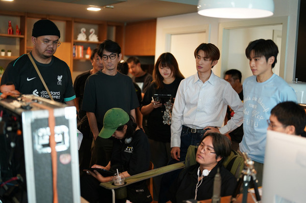 Snow Man向井康二、タイでクランクイン「DatingGame」Marchと息の合った演技