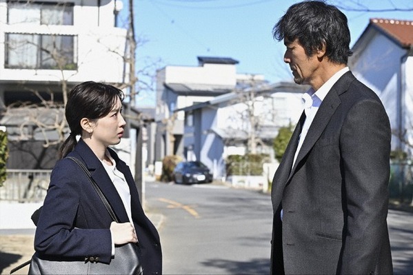 「緊張感漂うスピード展開」「満足感がすごい」スピード感のあるストーリーに期待の声上がる…「キャスター」1話