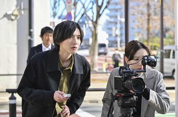 「緊張感漂うスピード展開」「満足感がすごい」スピード感のあるストーリーに期待の声上がる…「キャスター」1話