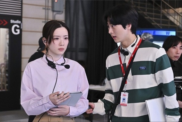 「緊張感漂うスピード展開」「満足感がすごい」スピード感のあるストーリーに期待の声上がる…「キャスター」1話