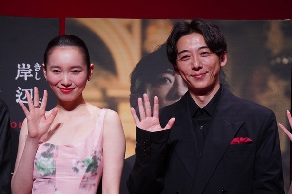 高橋一生と飯豊まりえ、結婚後初めてのツーショット！まったく同じ“懺悔”エピソードも披露