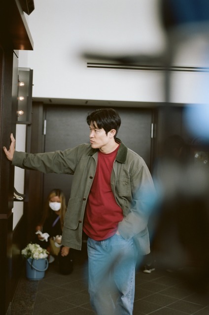 鈴鹿央士が鈴木亮平らを撮影！『花まんま』撮影現場のリアルな空気感