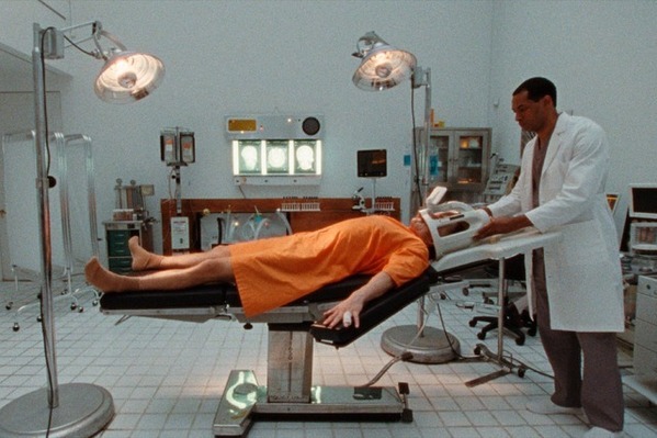 セバスチャン・スタン主演、A24映画『顔を捨てた男』7月公開