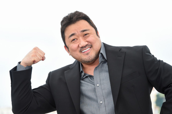 マ・ドンソク主演映画『聖なる夜：デーモンハンターズ』が公開前に韓国前売り予約率一位に