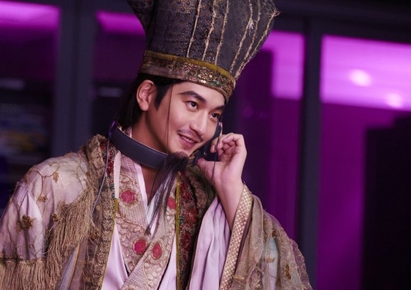 上戸彩、『パリピ孔明 THE MOVIE』に出演！情報番組のMC役