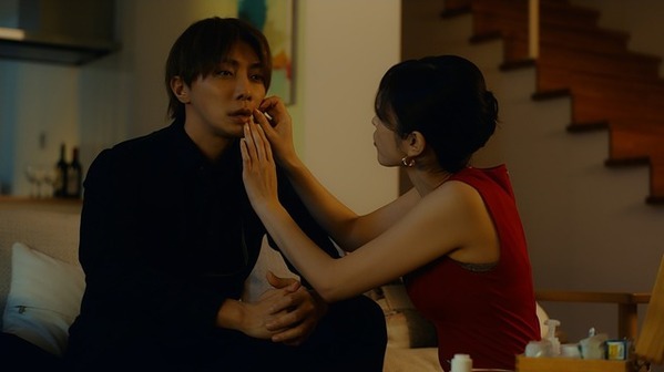 成宮寛貴“神城真人”の正体が判明…「死ぬほど愛して」第5話