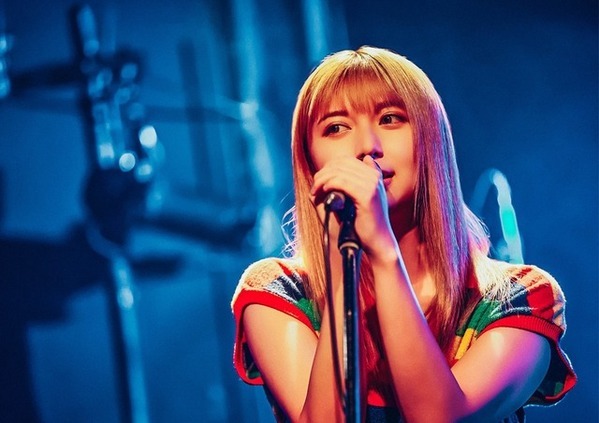 「超人レベル」上白石萌歌“EIKO”のパフォーマンスに共演者から賞賛の声『パリピ孔明 THE MOVIE』