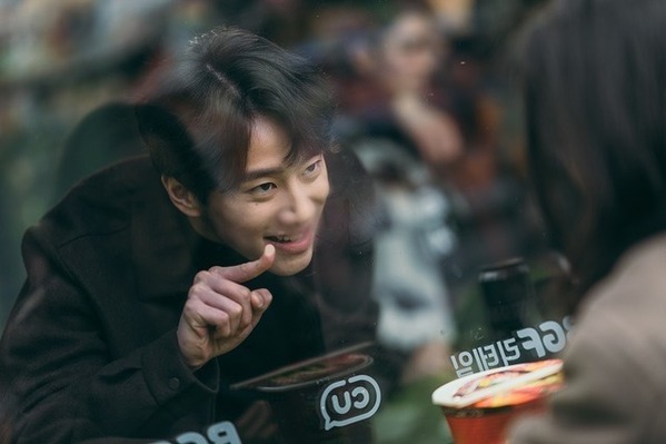 「おつかれさま」から一転、イ・ジュニョンが強烈な悪役を更新!? Netflixの話題作に引っ張りだこ