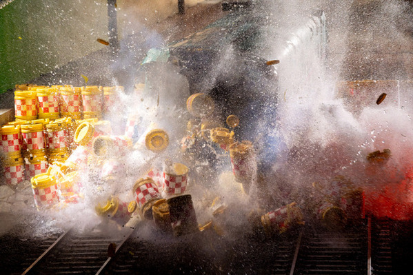 特撮を用いた衝撃の爆破シーン『新幹線大爆破』メイキング画像