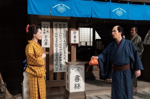 「べらぼう」第17話、女性ファンから歓声を浴びる蔦重に「べらぼうにモテてる」の声