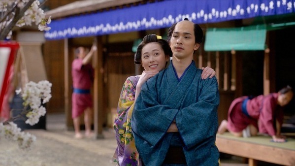 「べらぼう」第17話、女性ファンから歓声を浴びる蔦重に「べらぼうにモテてる」の声