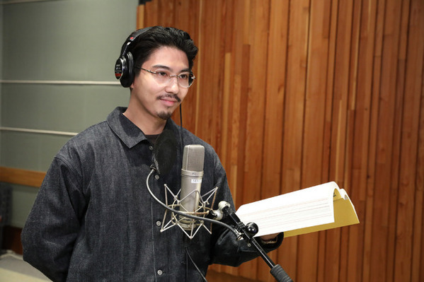 賀来賢人、大富豪役で歌唱も『映画クレヨンしんちゃん 超華麗！灼熱のカスカベダンサーズ』