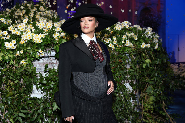 メットガラでリアーナが第3子妊娠を公表 ゼンデイヤ＆アンナ・サワイらも登場