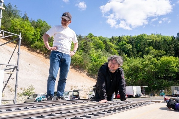 草彅剛「代表作になる」 Netflix映画『新幹線大爆破』メイキング映像公開　