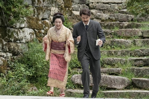 「ばけばけ」トキとヘブンがついに夫婦に　トミー・バストウ、髙石あかりと「お芝居を信用して集中し、流れに任せて演じてきた」