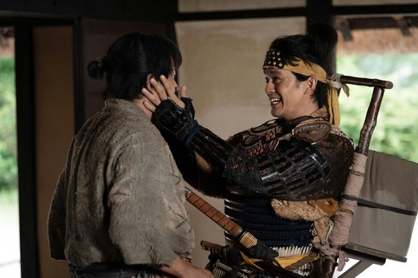 大河ドラマ「豊臣兄弟！」第1話あらすじ・場面写真　村のピンチを救ったのは8年ぶりに村に帰ってきた兄の藤吉郎だった…1月4日放送