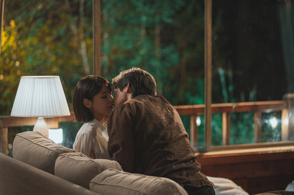 犯人考察も白熱！スヨン＆キム・ジェヨン「アイドルアイ」危機を乗り越え気持ちを確かめ合う2人に視聴者熱狂