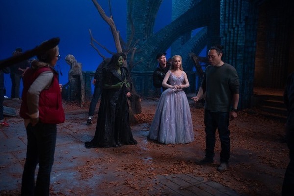 「涙があふれた」シンシア・エリヴォ＆アリアナ・グランデ、初めての「フォー・グッド」歌合せも『ウィキッド 永遠の約束』特別映像