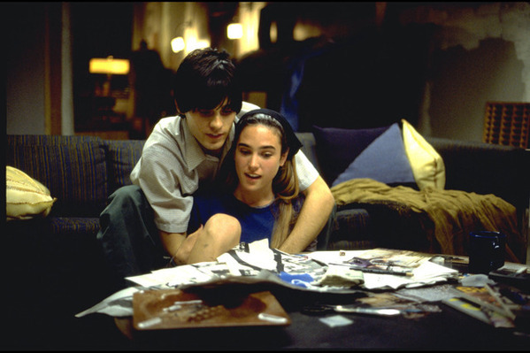 愛し合う男女が待ち受けるトラウマ必至の地獄へと続く序章『レクイエム・フォー・ドリーム 4Kリマスター』本編映像解禁