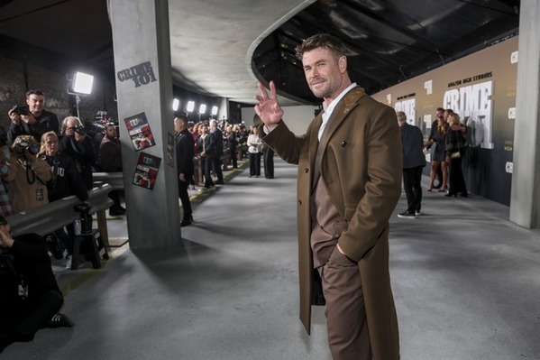 クリス・ヘムズワース「今まで演じたことがない種類の役」マッド・デイモン＆ベン・アフレックら駆けつけ大盛況！『クライム 101』ワールドプレミア