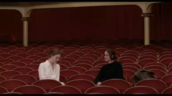 「この役がふさわしくない」エル・ファニング演じるスター俳優が葛藤…『センチメンタル・バリュー』本編映像