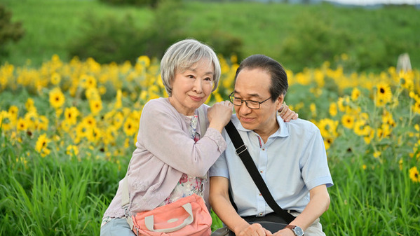 "認知症の母"三田佳子と"息子"小日向文世のひととき捉える『お終活3 幸春！人生メモリーズ』場面写真