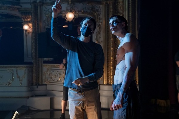 ビル・スカルスガルドがクライマックスの殺陣について語る『ザ・クロウ』インタビュー特別映像解禁