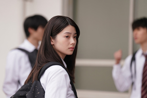 「支えになれる存在」南琴奈演じる“同級生”に注目　山時聡真＆菅野美穂主演『90メートル』場面写真