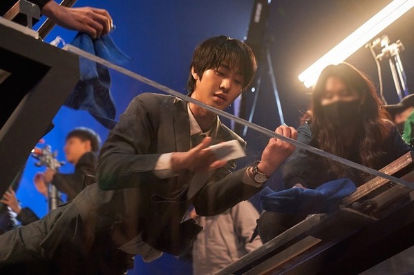 救世主へと成長するアン・ヒョソプ、圧倒的主人公のイ・ミンホら『全知的な読者の視点から』メイキングスチール独占入手