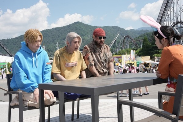 目黒蓮“坂本”が神妙な面持ちで正座!?『SAKAMOTO DAYS』場面写真　激しいバトルの予感＆ほっこり日常も