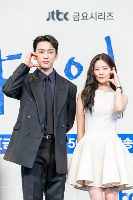 キム・ミンジュ×パク・ジニョンの笑顔と真剣な表情を映し出す「愛の光」5・6話ビハインド映像公開