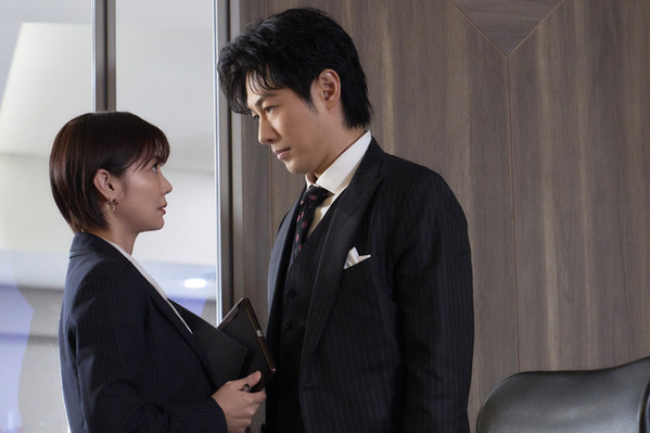 映画でもバチバチ!?『正直不動産』ディーン・フジオカ＆見上愛＆松本若菜ら、ドラマキャスト場面写真