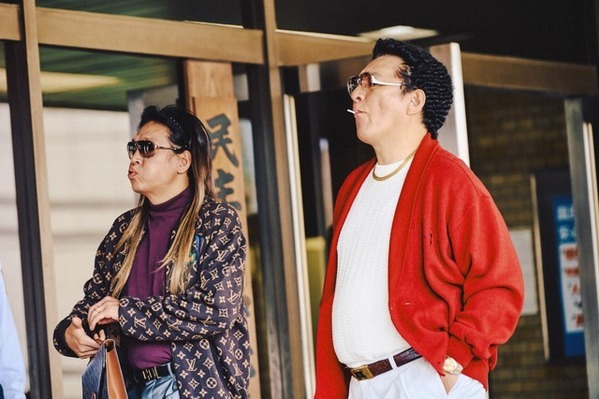 パンチパーマにサングラス…ピエール瀧ら演じる悪人たちが大集結！『TOKYO BURST-犯罪都市-』場面写真　