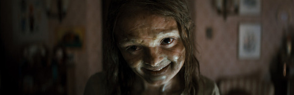 『THE MUMMY／ザ・マミー 棺の中の少女』戦慄場面写真＆和やかメイキングショット