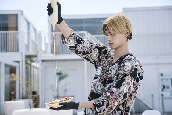 高橋恭平“山口くん”が華麗にたこ焼き作り！『山口くんはワルくない』バーベキュー本編映像