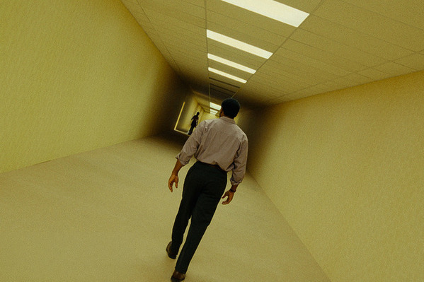 『スター・ウォーズ』を抜き全世界興収1位を記録！“史上最年少監督”×A24『Backrooms』日本公開決定
