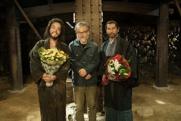 本木雅弘＆菅田将暉、一触即発の対峙シーン裏側も…『黒牢城』超ロングメイキング映像