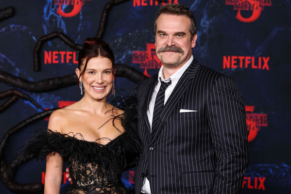 「ストレンジャー・シングス」ミリー・ボビー・ブラウン&デヴィッド・ハーバー、Netflixの新作ドラマの父娘役で再共演へ