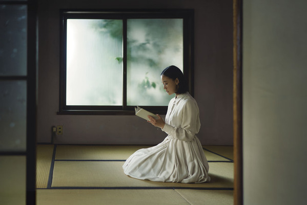 蒼井優の印象的な姿捉える『無用の人』場面写真　原田マハ監督デビュー作、サン・セバスチャン国際映画祭コンペ部門に選出