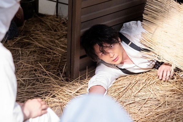 「ここに来て中村倫也」「今回もなかなかのインパクト」東京からきた患者役、中村倫也がトレンド入り「風、薫る」