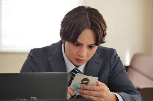 吉野北人＆鈴木愛理が牛になって張り込み、スパイ姿…“夫婦バトル”新カット独占入手『昨夜は殺れたかも』
