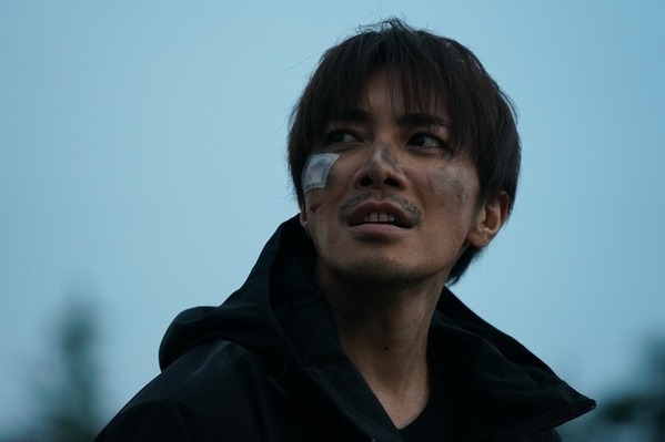 映画復帰作でヤンチャ役に挑む成宮寛貴、異なる表情切り取る新カット独占入手『藁にもすがる獣たち』