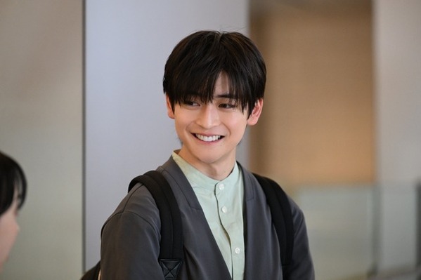 「最高オブ最高」話題沸騰！芦田愛菜＆高橋文哉「南田南弁護士は天才肌」エスカレーターの“ズン・チャ・チャ”シーン公開