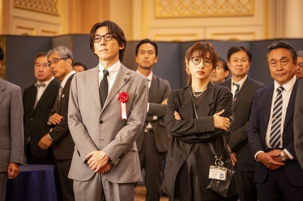 「共鳴しあうものがあるんだろうな」石原さとみ“弥生”と高橋一生“夏目”に視聴者の反応は…「ポリティカルパン」4話