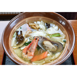 小樽にない小樽がある!? 北海道・銭函で海鮮ラーメン三昧、ゆりグルメ三昧