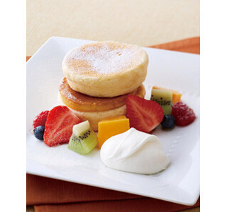 福岡県・天神のキハチカフェに新作パンケーキ! 焼きりんご仕立てなど2種類