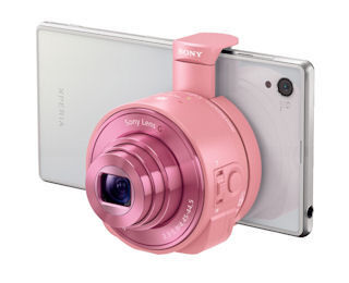 ソニー、スマホに取り付けられる&quot;レンズだけカメラ&quot;「QX10」に新色ピンク