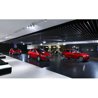 マツダ、全面的にリニューアルした本社ロビーでブランドの世界観を表現