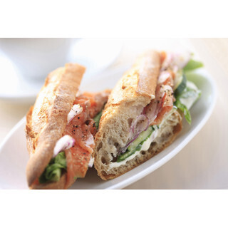 【男性編】スタバの一番好きなフードメニュー! 1位は朝食にもピッタリの…