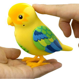 セガトイズ、手のひらで歌ってくれる小鳥型トイ「おしゃべりピーちゃん。」